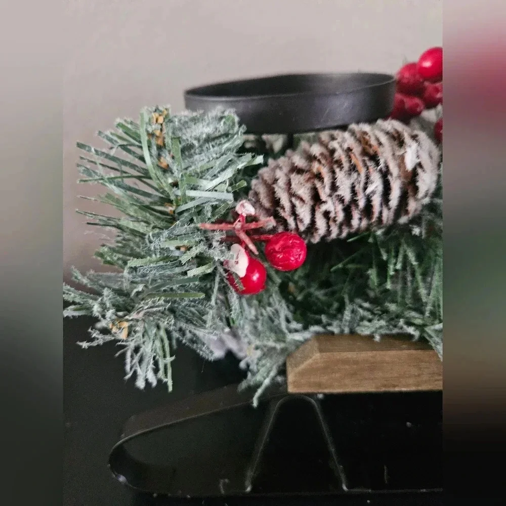 Christmas sleigh‎ frosted pine and red berries candle holder